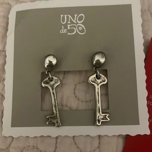 Uno de 50 Key Earrings